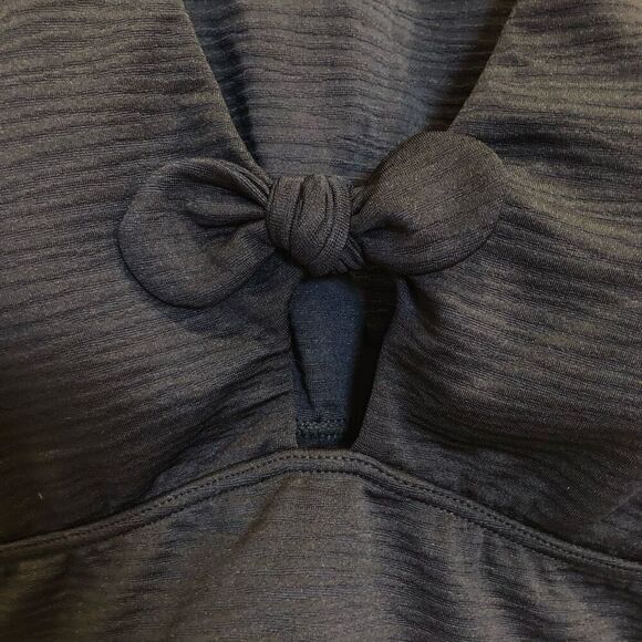 BARE NECESSITIES - NWT - L Sz L Textured Knit Crop Top/Peephole & Removable Cups - Picture 3 of 8